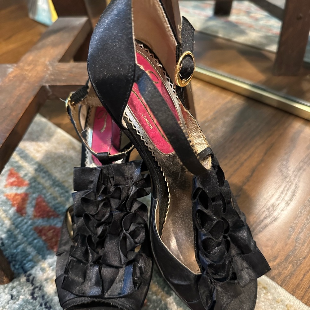 Poetic License Ruffle Heels - Black - Picture 3 of 7